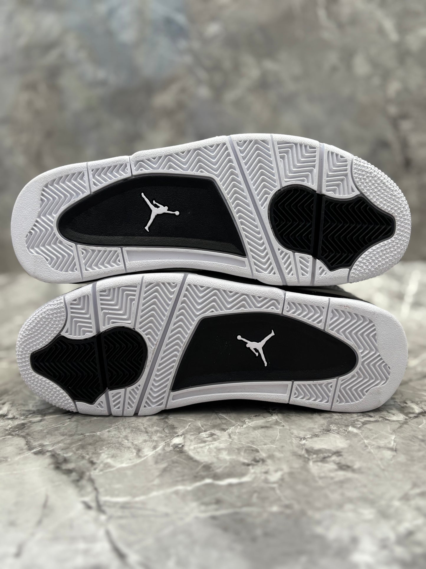 Air Jordan 4 Retro "Fear"