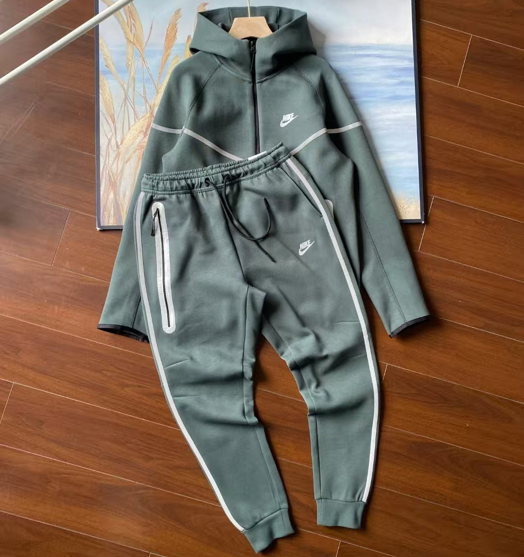 Conjunto Nike Sportswear Tech Fleece Full Zip Reflective Details Set  Olive Green/Black