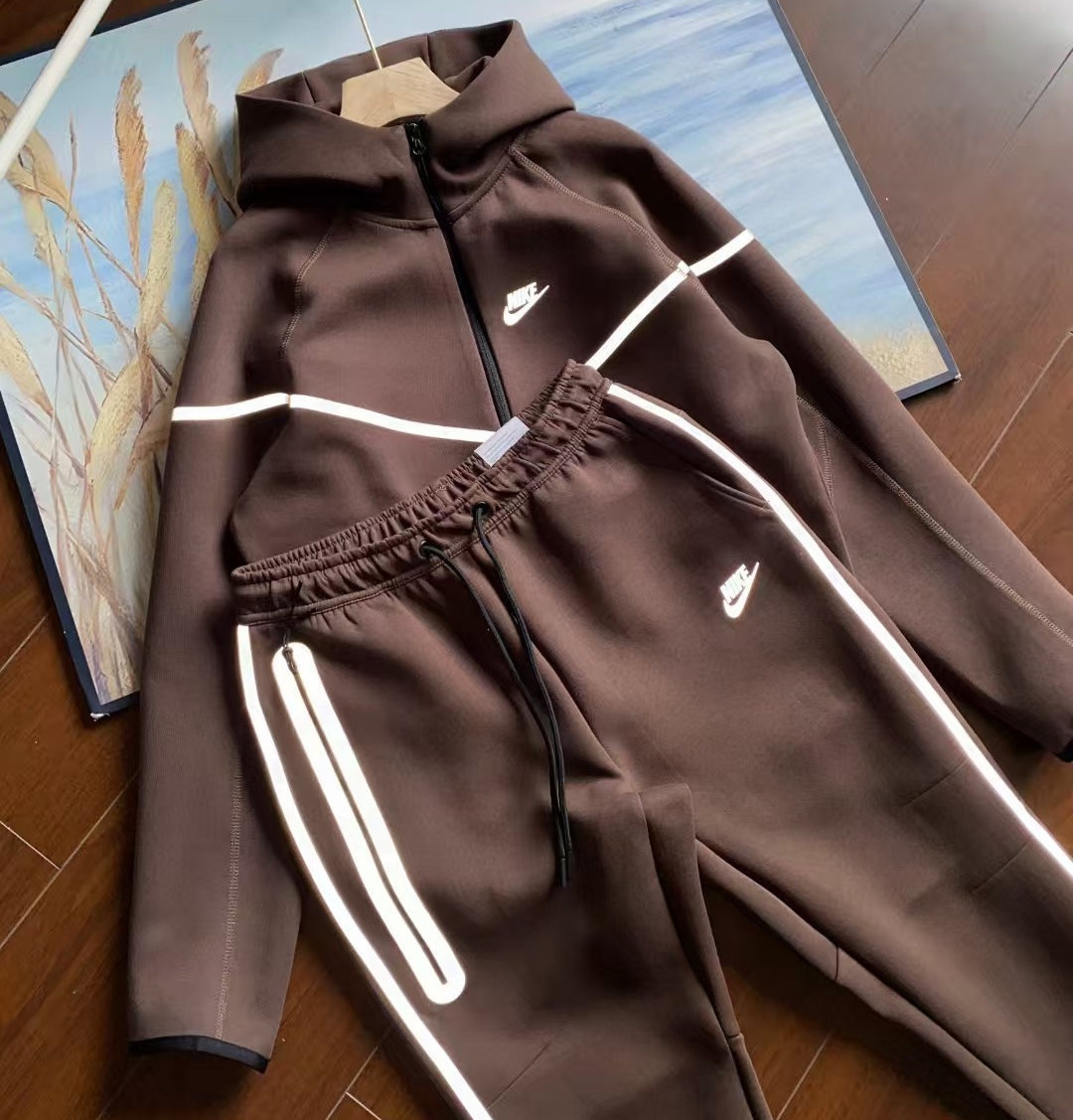 Conjunto Nike Sportswear Tech Fleece Full Zip Reflective Details Set Brown