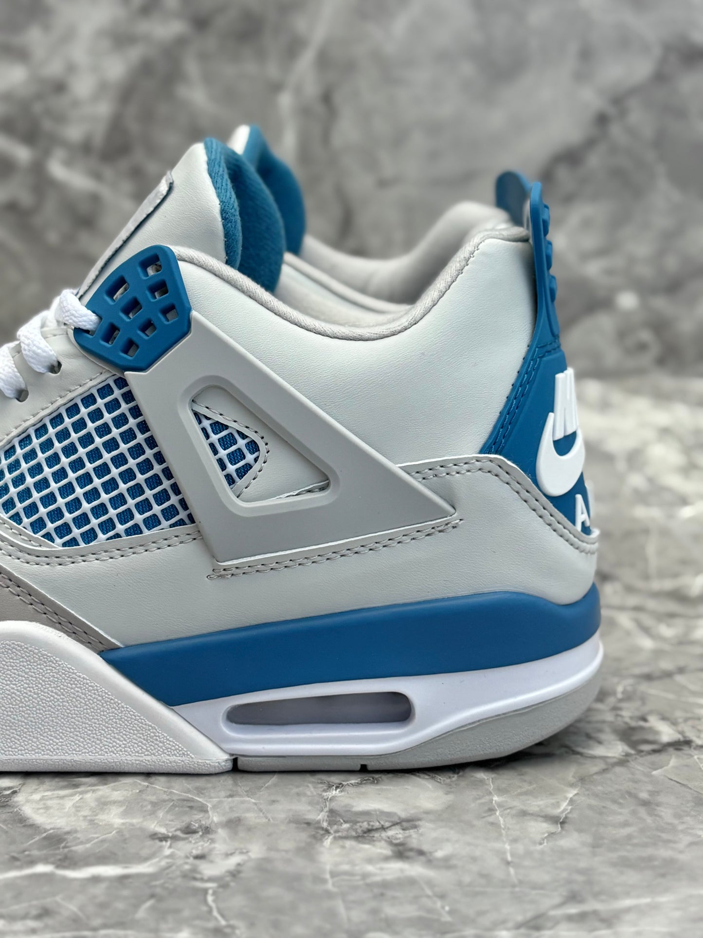 Air Jordan 4 Retro "Military Blue"