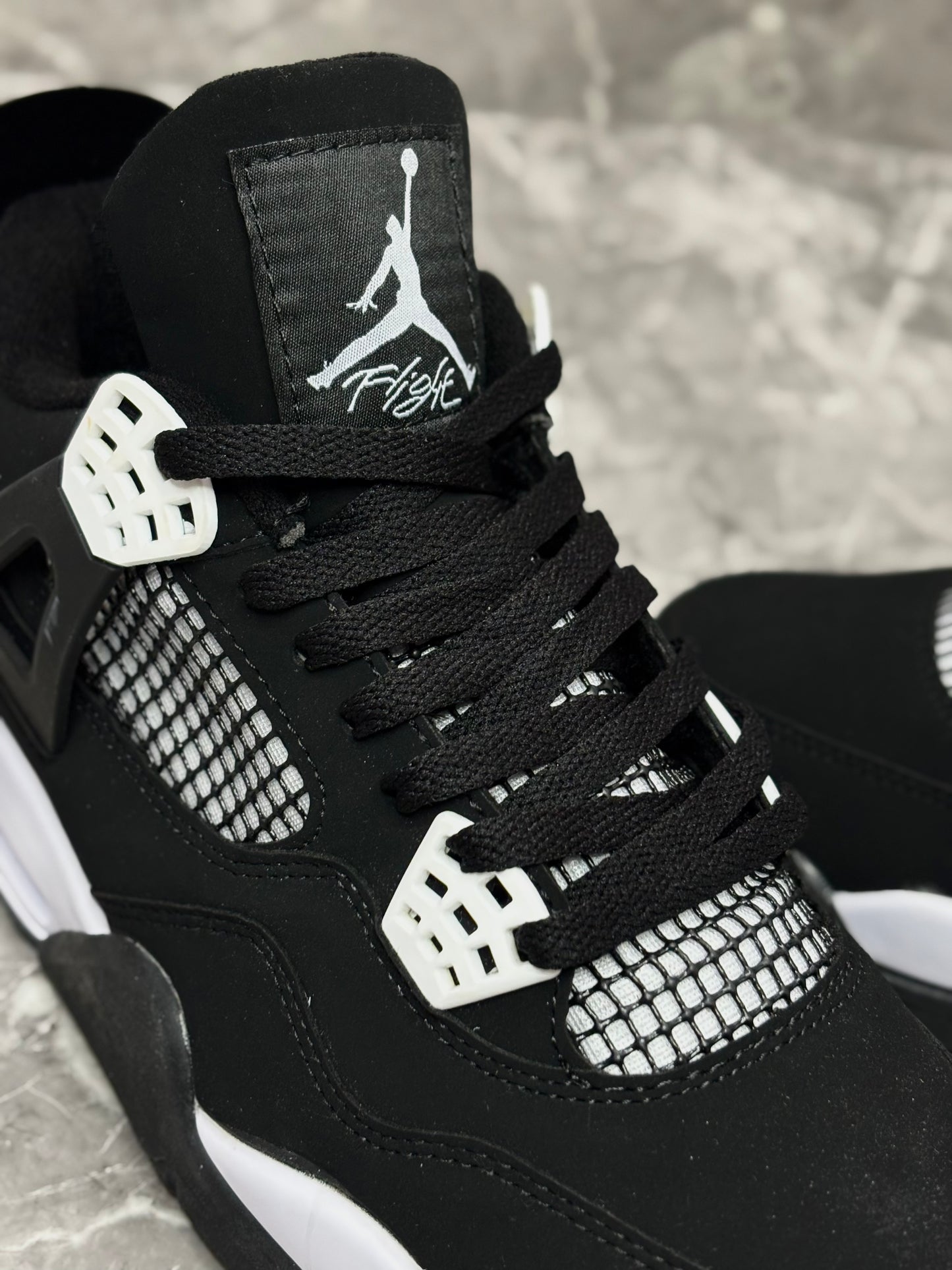 Air Jordan 4 Retro "White Thunder"