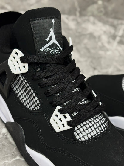 Air Jordan 4 Retro "White Thunder"
