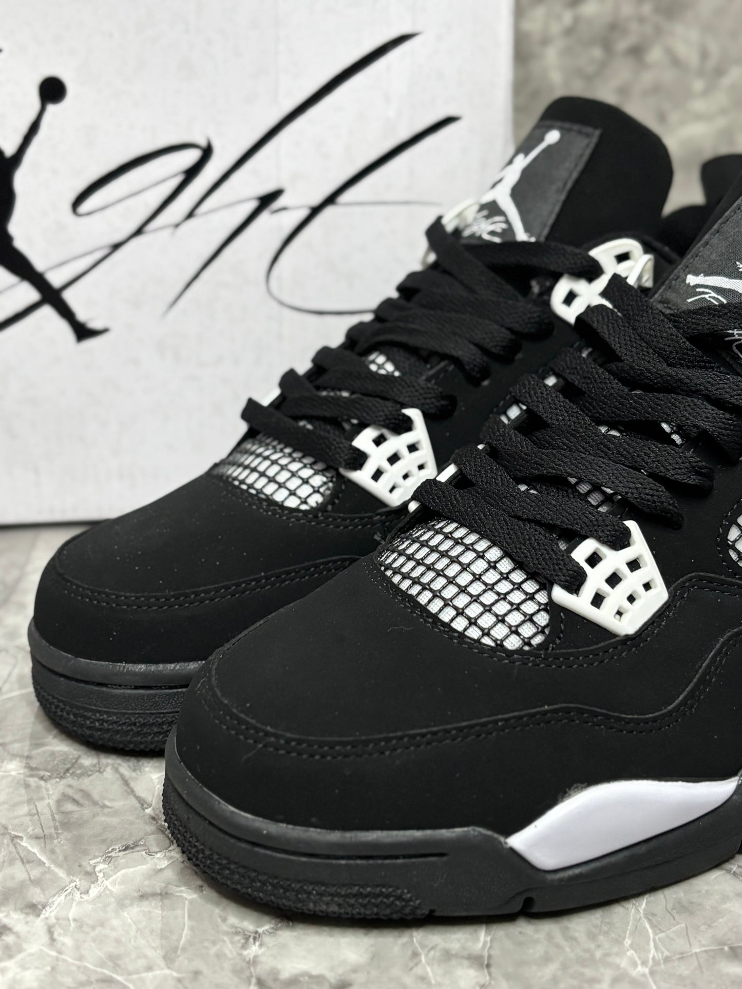 Air Jordan 4 Retro "White Thunder"