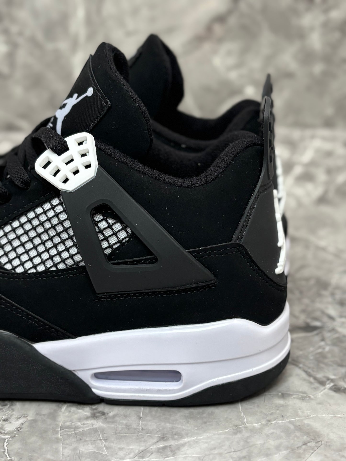 Air Jordan 4 Retro "White Thunder"