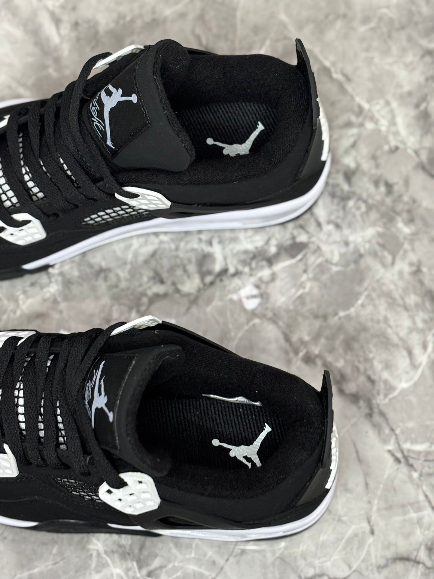 Air Jordan 4 Retro "White Thunder"