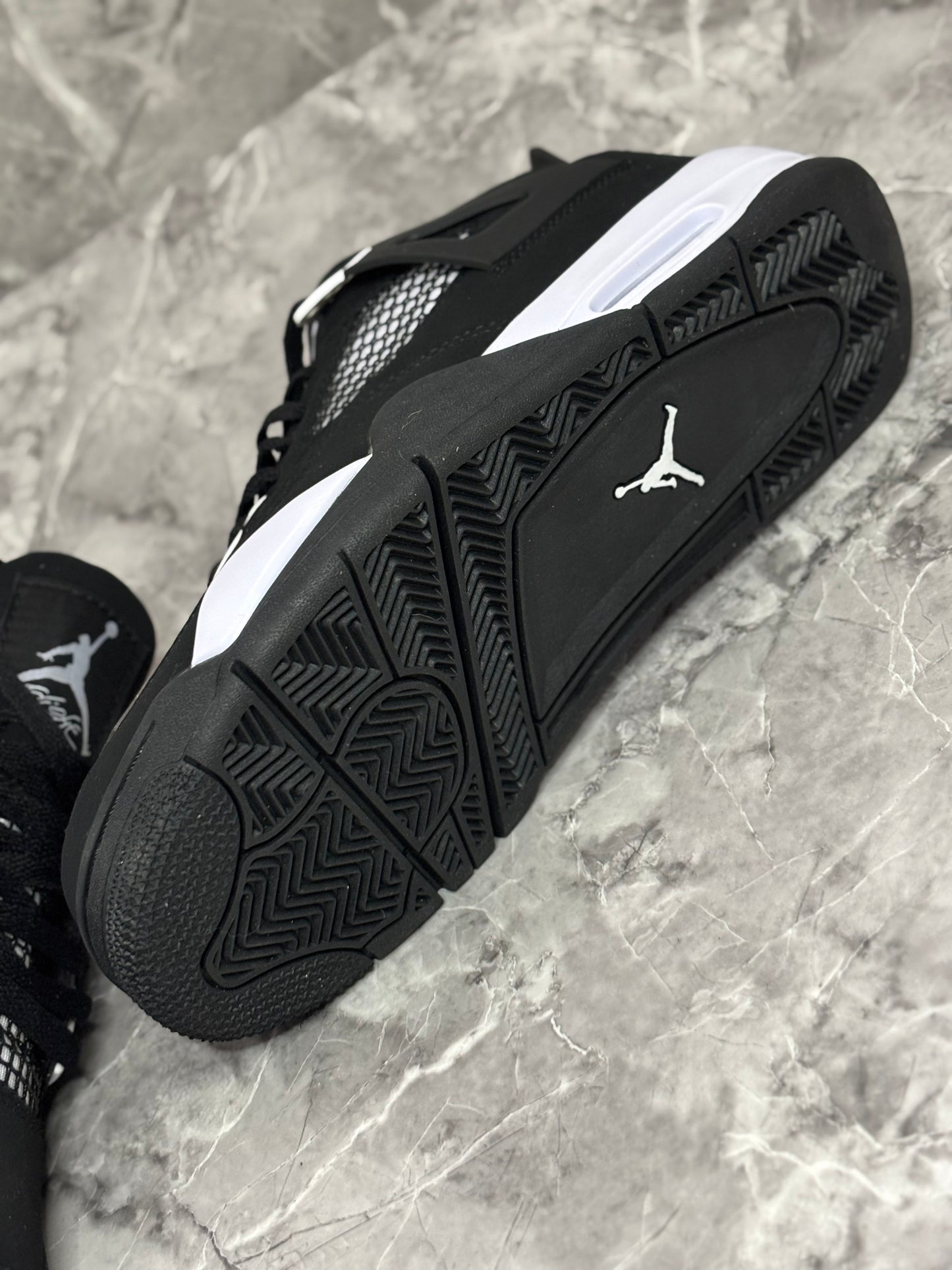 Air Jordan 4 Retro "White Thunder"