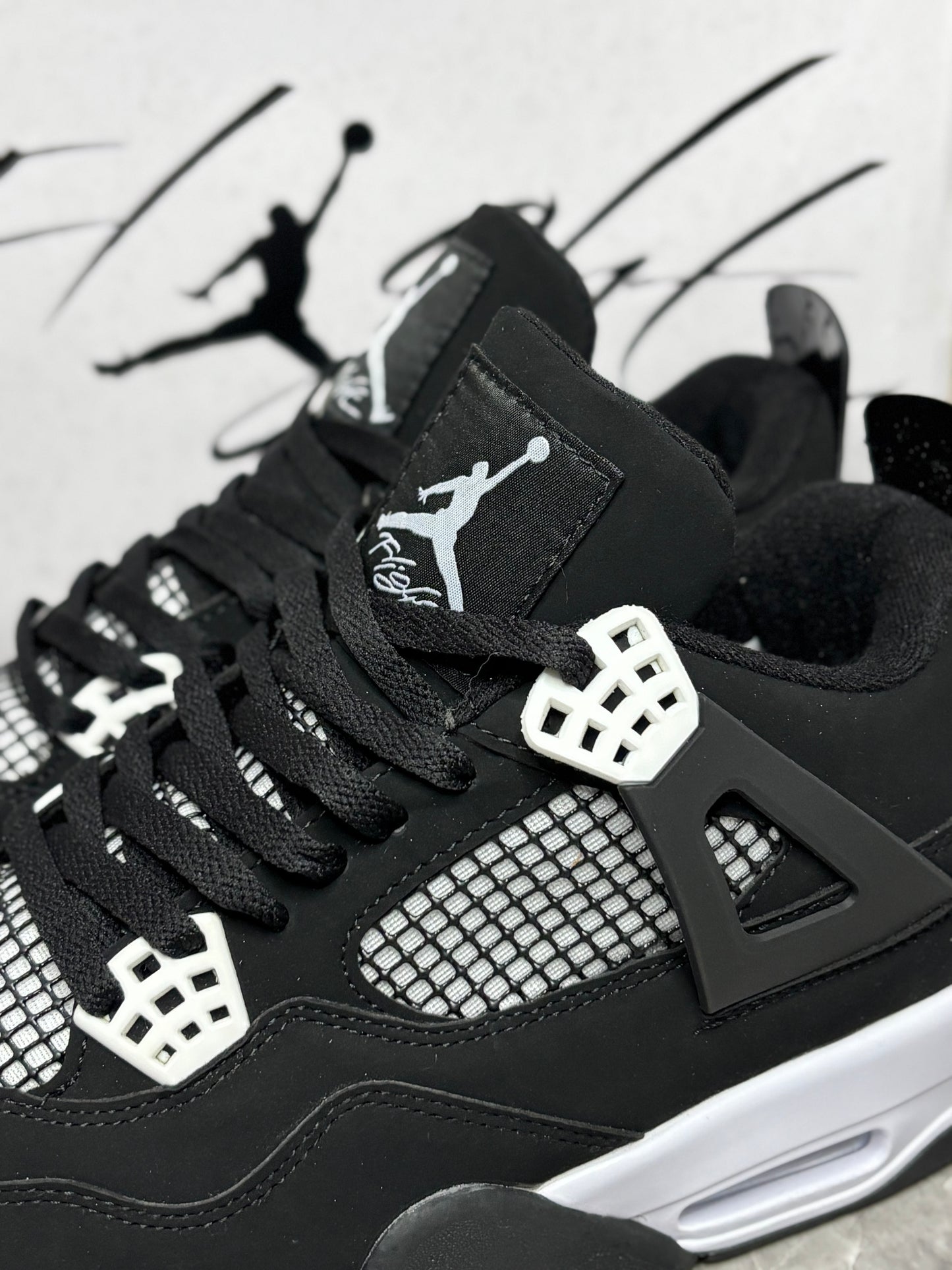 Air Jordan 4 Retro "White Thunder"