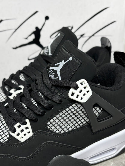 Air Jordan 4 Retro "White Thunder"