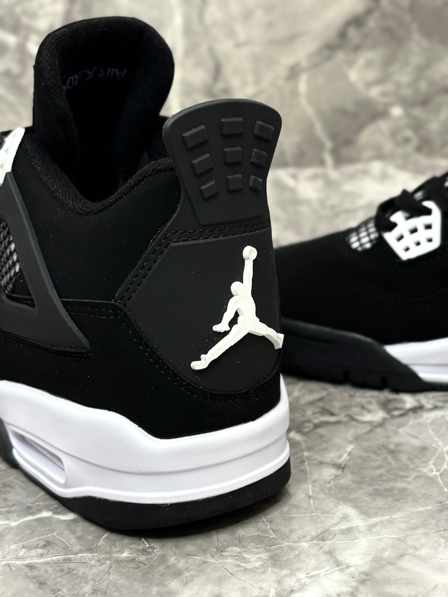 Air Jordan 4 Retro "White Thunder"
