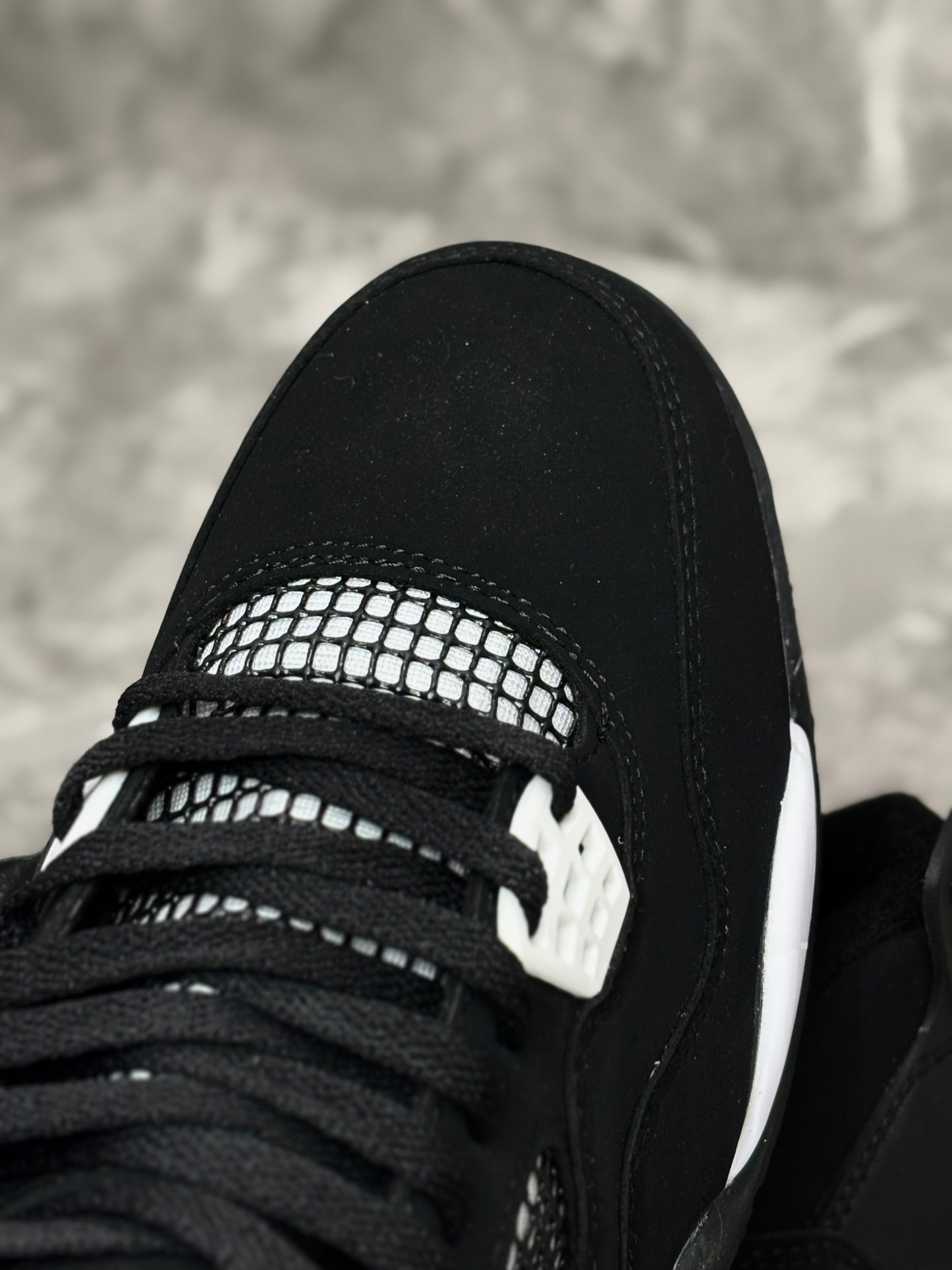 Air Jordan 4 Retro "White Thunder"