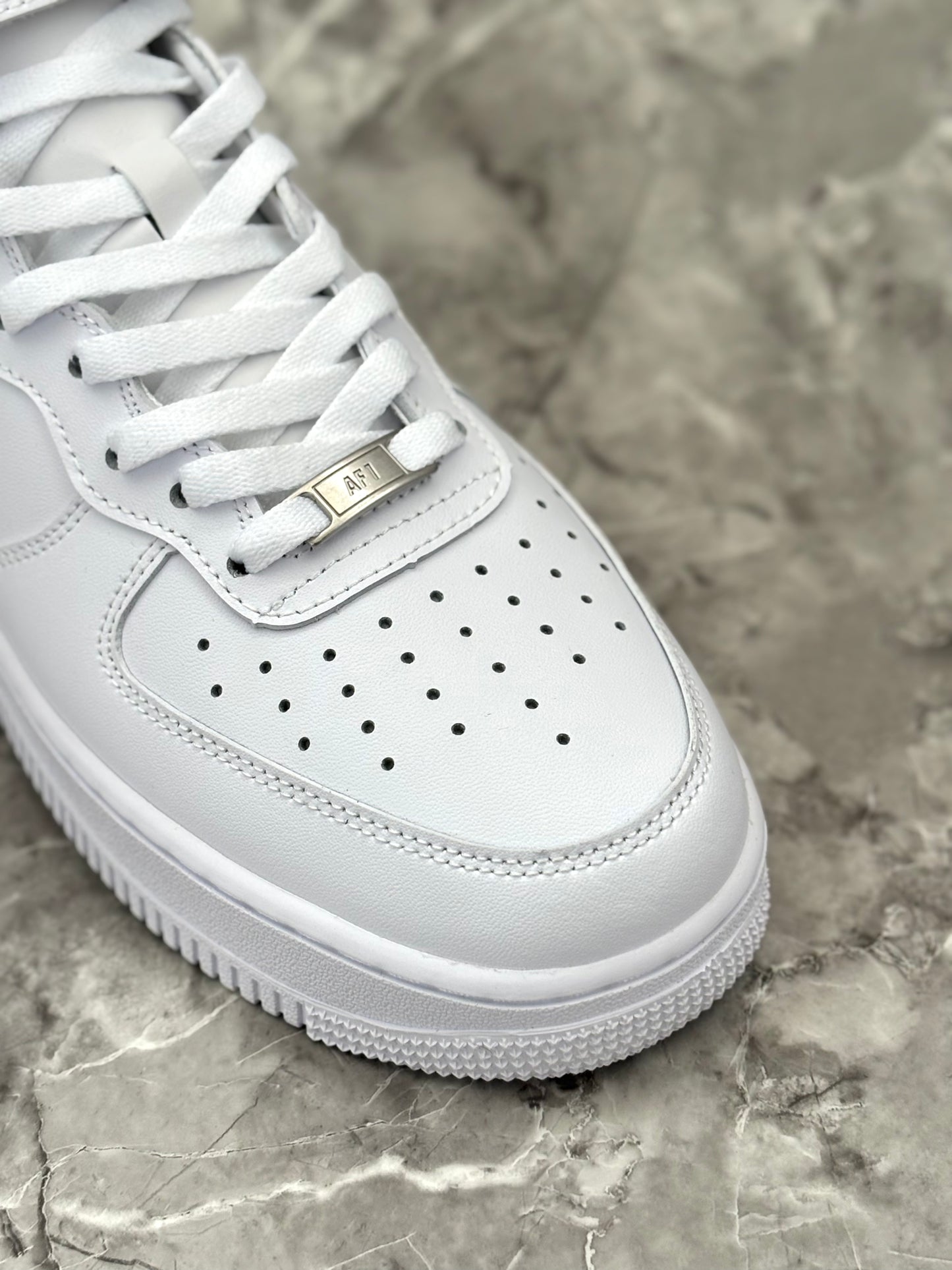 Nike Air Force 1 Mid "Triple White"