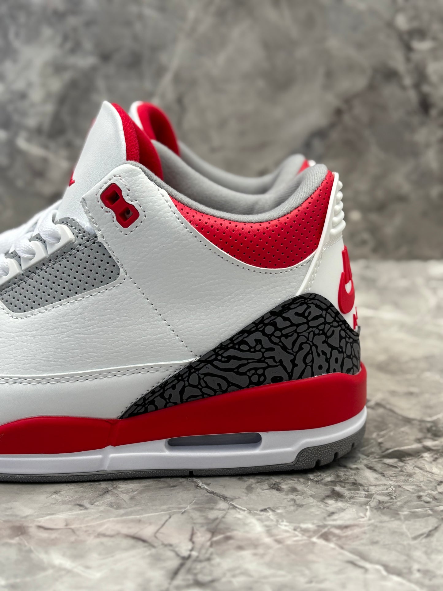 Jordan 3 Retro "Fire Red"