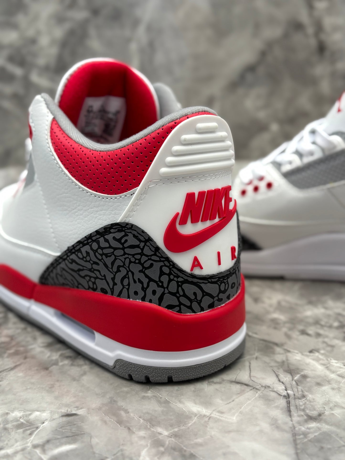 Jordan 3 Retro "Fire Red"