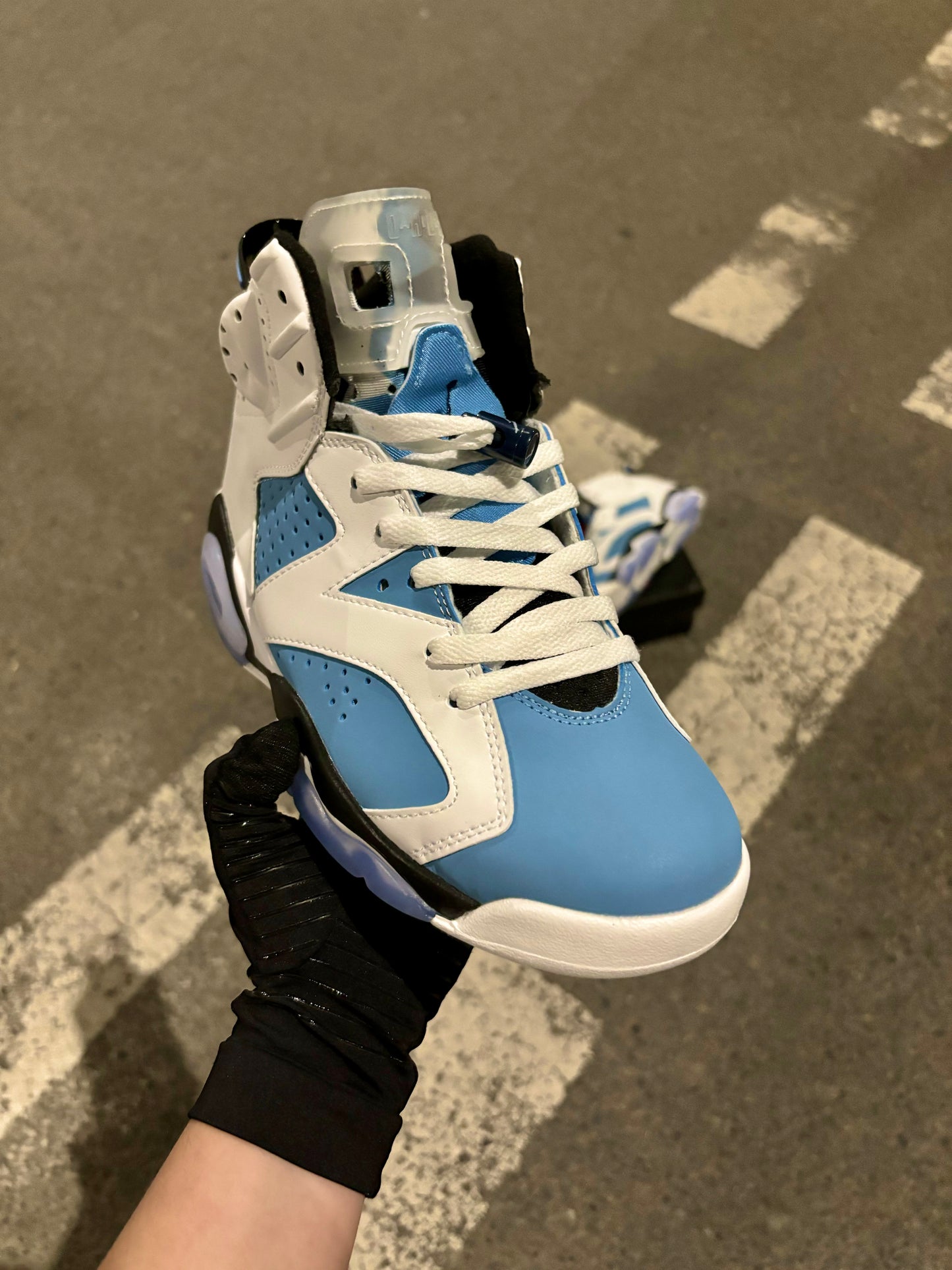 Air Jordan 6 Retro "UNC"