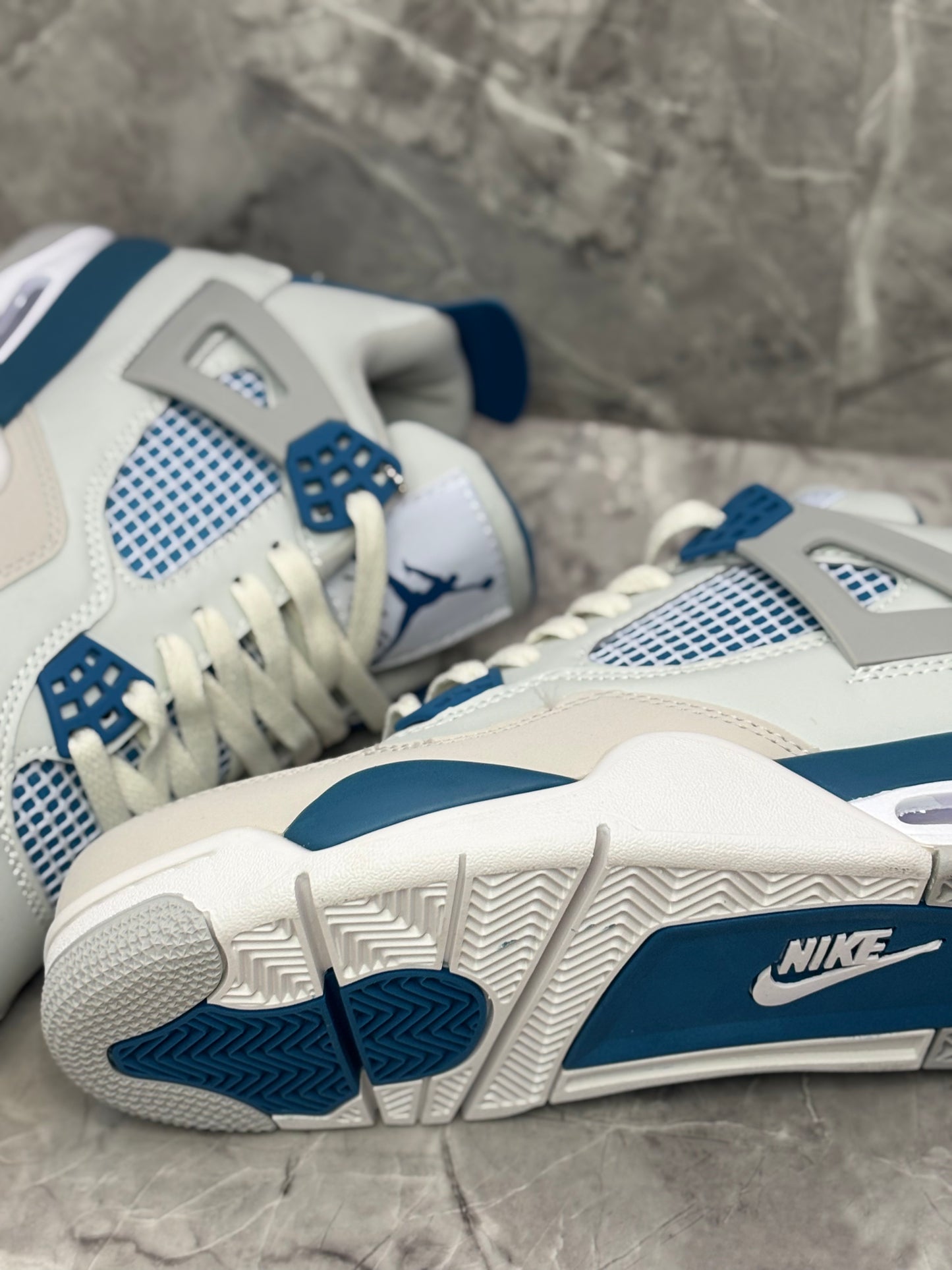 Air Jordan 4 Retro "Military Blue"