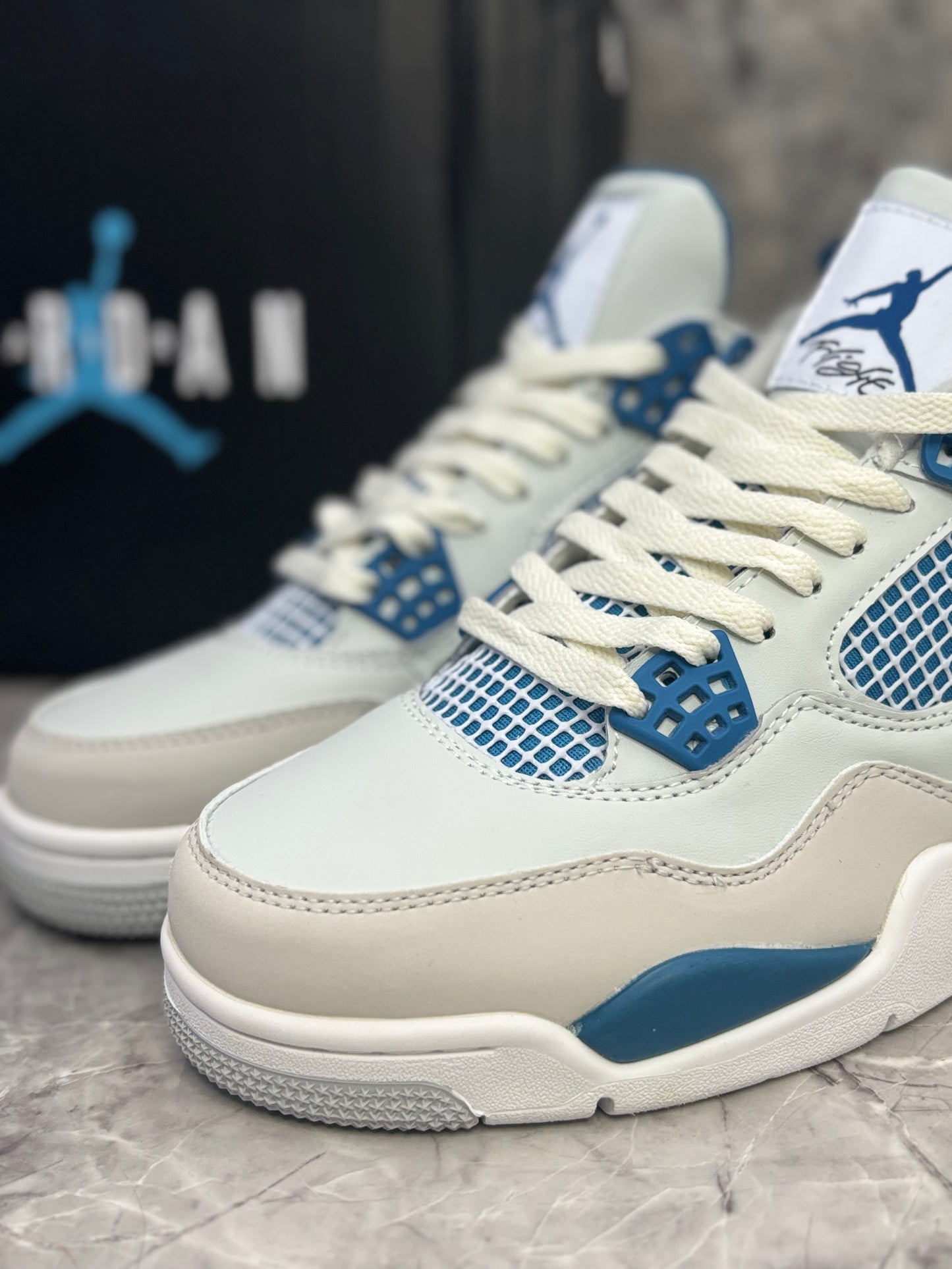 Air Jordan 4 Retro "Military Blue"