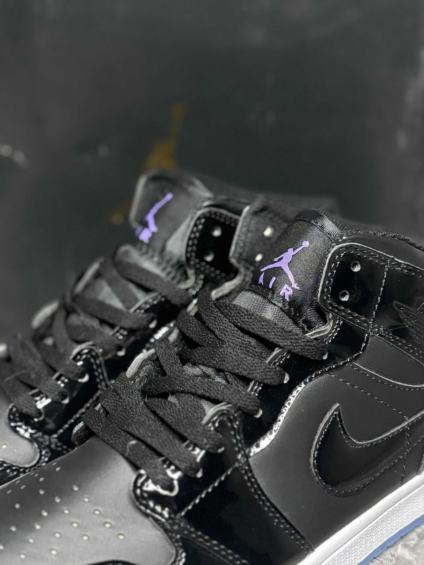 Jordan 1 Retro Mid "Space Jam"