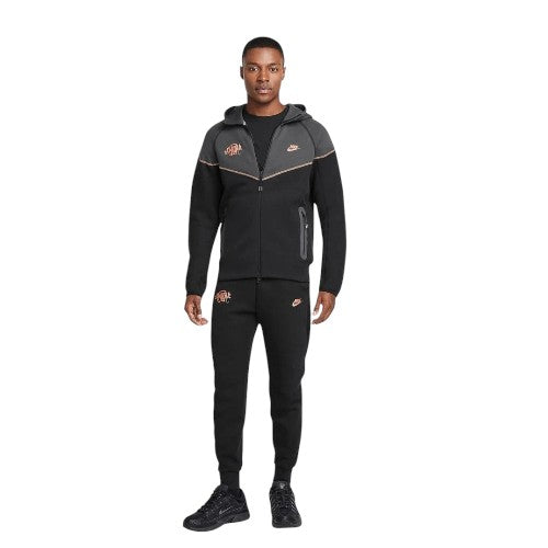 Conjunto Nike Tech Fleece x Central Cee Syna World Full Zip Black/Metallic Red Bronze