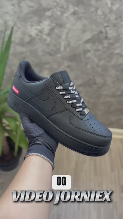 Nike Air Force 1 Low "Supreme Black"