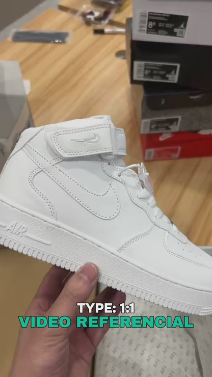 Nike Air Force 1 Mid "Triple White"